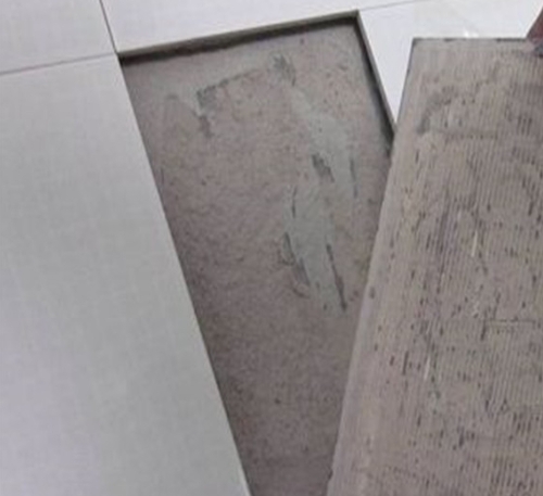 宽城瓷砖空鼓维修公司分享瓷砖铺贴时如果打浆（即涂抹在瓷砖背面和基层上的砂浆或瓷砖胶）过少，会带来以下问题